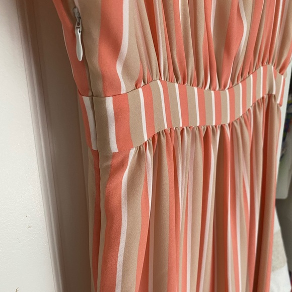 Madison peach stripe dress front slit medium - Picture 4 of 4